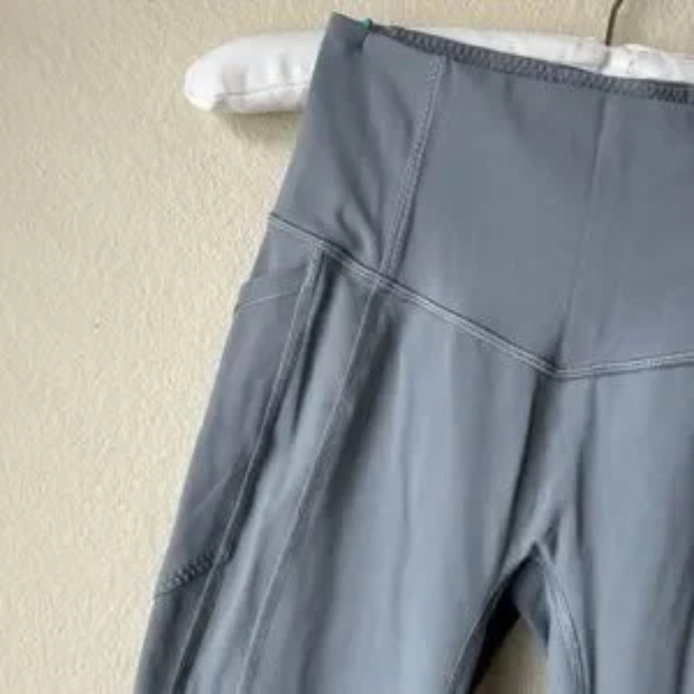 LuluLemon Women's Leggings Gray Pockets Size 4 - Picture 4 of 13